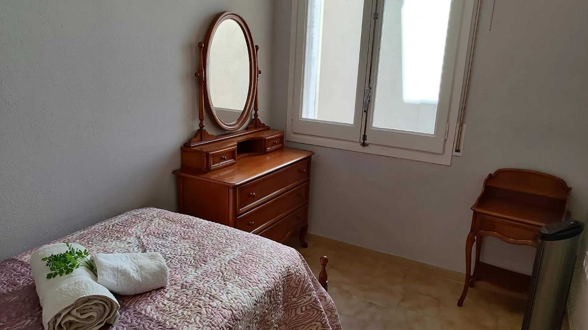 Piso De 4 Habitaciones En El Centro De Roses Apartment