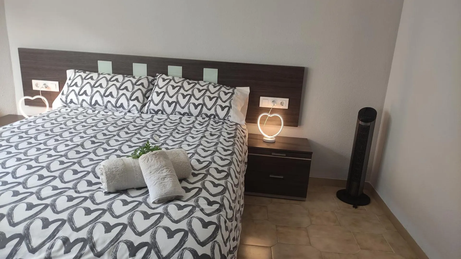 Piso De 4 Habitaciones En El Centro De Roses 0*,
